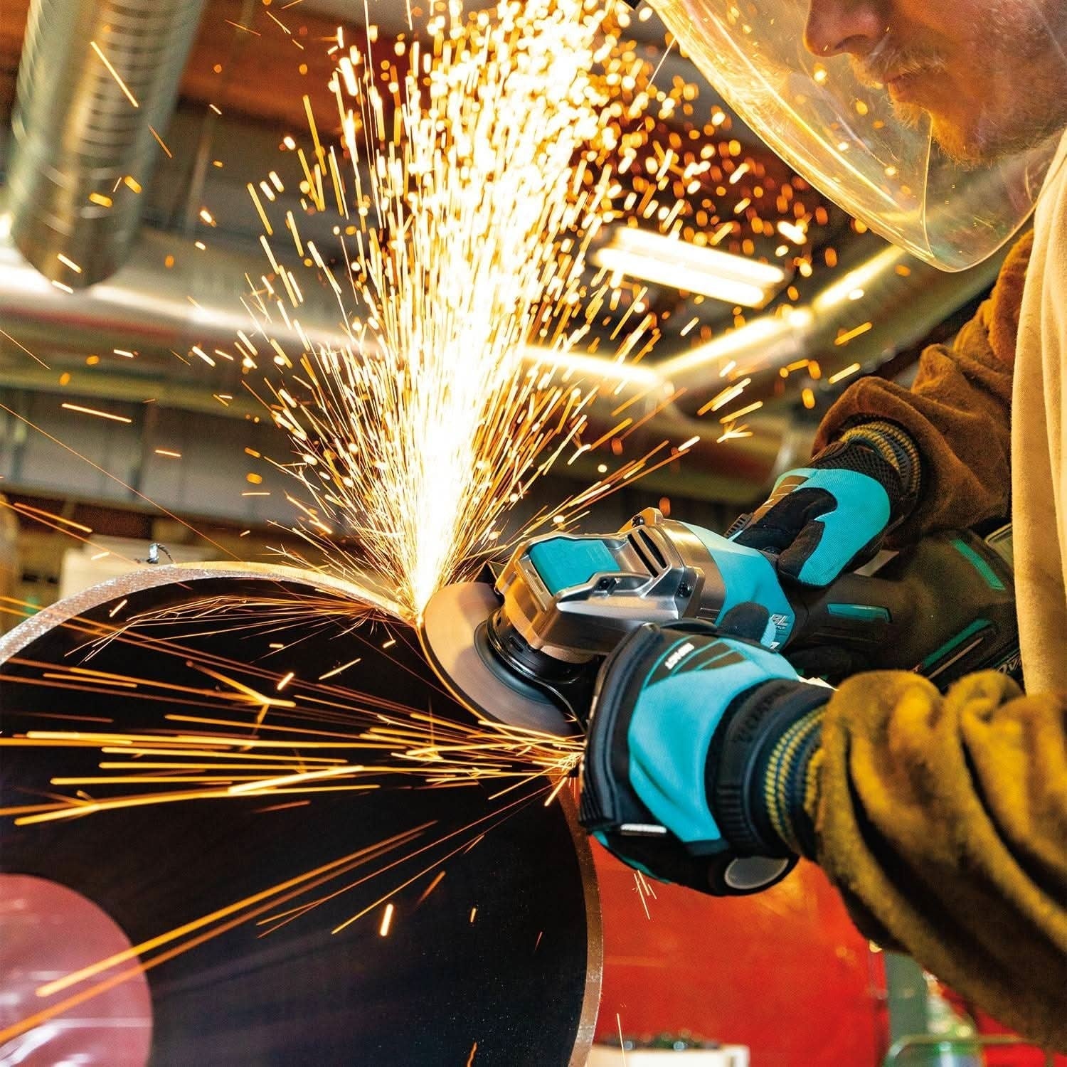 Makita GAG13M1 40V max XGT Brushless Cordless 4-1/2" / 5" X-LOCK Paddle Switch Angle Grinder Kit, with Electric Brake (4.0Ah)