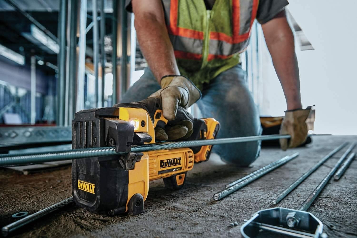 Dewalt DCS350D1 20V MAX Cordless Threaded Rod Cutter Kit