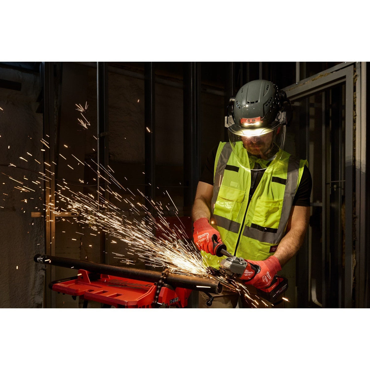 Milwaukee 2018R MILWAUKEE BOLT Rechargeable Low-Profile Headlamp