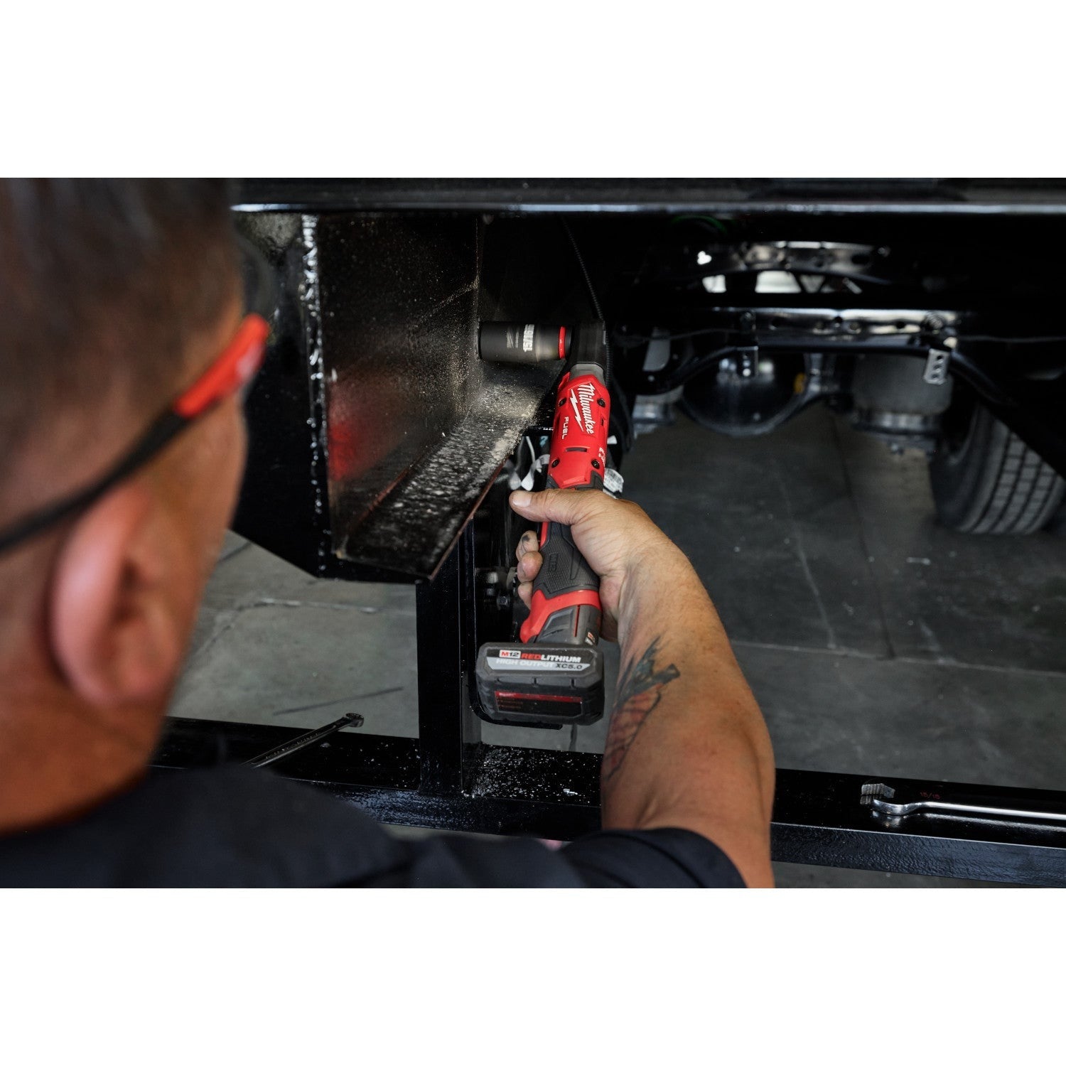 Milwaukee 3054-21 M12 FUEL Brushless 1/2-in. Ratchet 2.5Ah Kit
