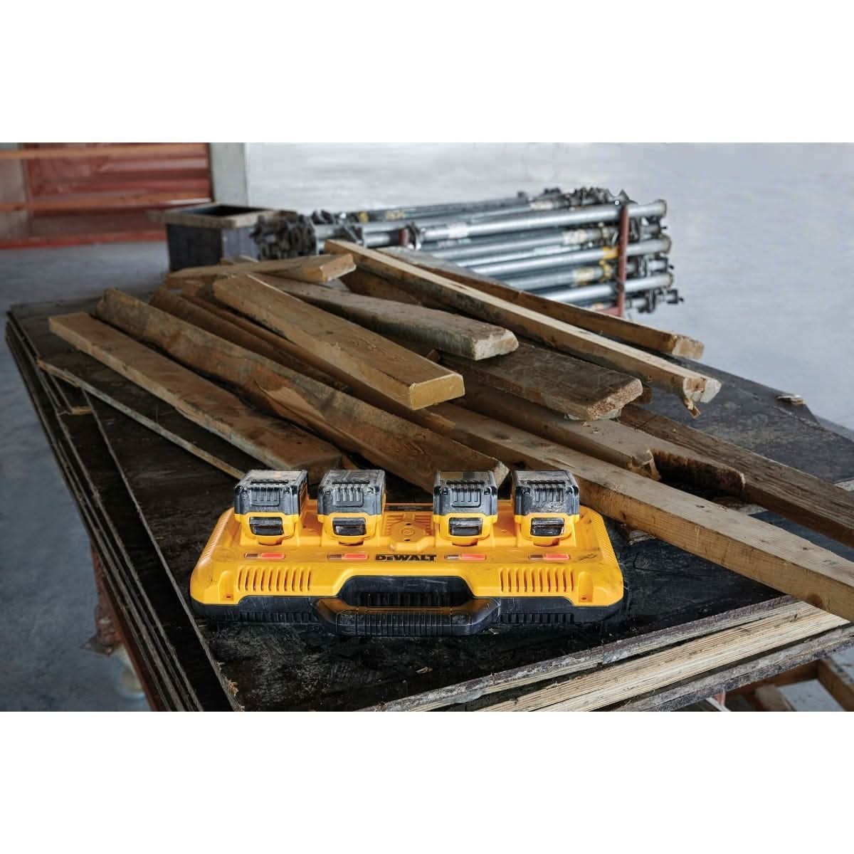 DeWalt DCB104 Multiport Simultaneous Fast Charger + 20V MAX 5.0Ah Battery 2-Pk