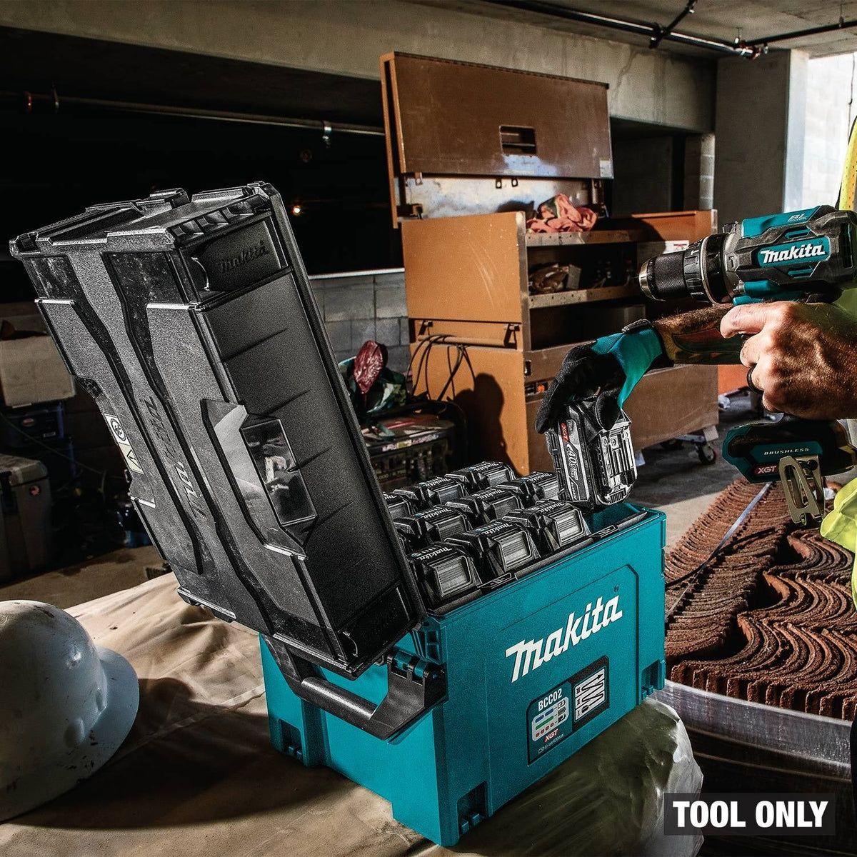 Makita BCC02 40V max XGT 12-Port Charging Case