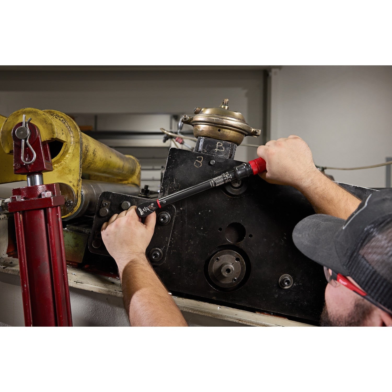 Milwaukee 48-22-9203 1/2-in. Drive Click Torque Wrench, 50-250 ft·lb