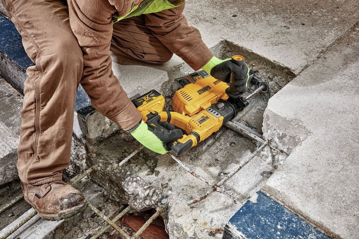 DeWalt DWH205DH Corded Dust Extractor For DCH263 SDS Plus D-Handle Rotary Hammer
