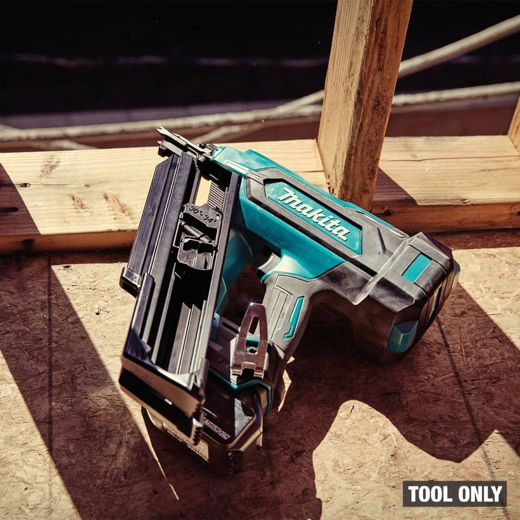 Makita XNB07Z 18V LXT Cordless 30-Degree Clipped Head 3-1/2-in. Framing Nailer w/ (2) 4.0Ah Battery and Charger