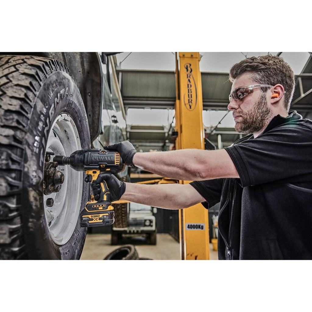 DeWalt DCF900GP2 20V MAX XR 1/2" High Torque Impact Wrench with Hog Ring Anvil 5.0Ah Kit