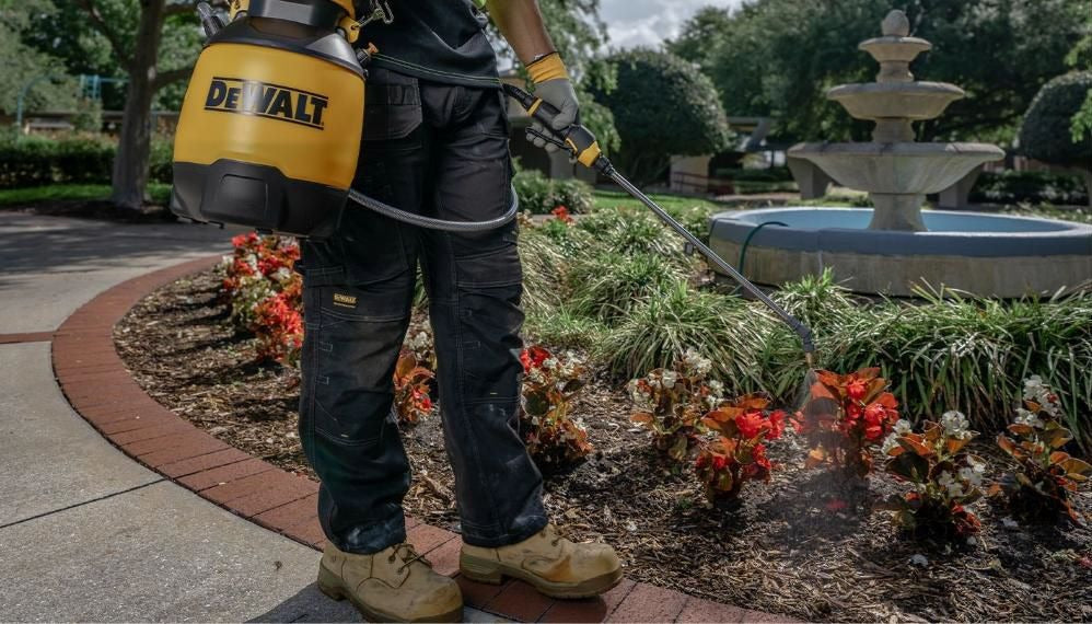 DeWALT 2‐Gallon 20V MAX Compressed Air Sprayer w/ 3.5Ah POWERSTACK Battery & Charger Starter Kit