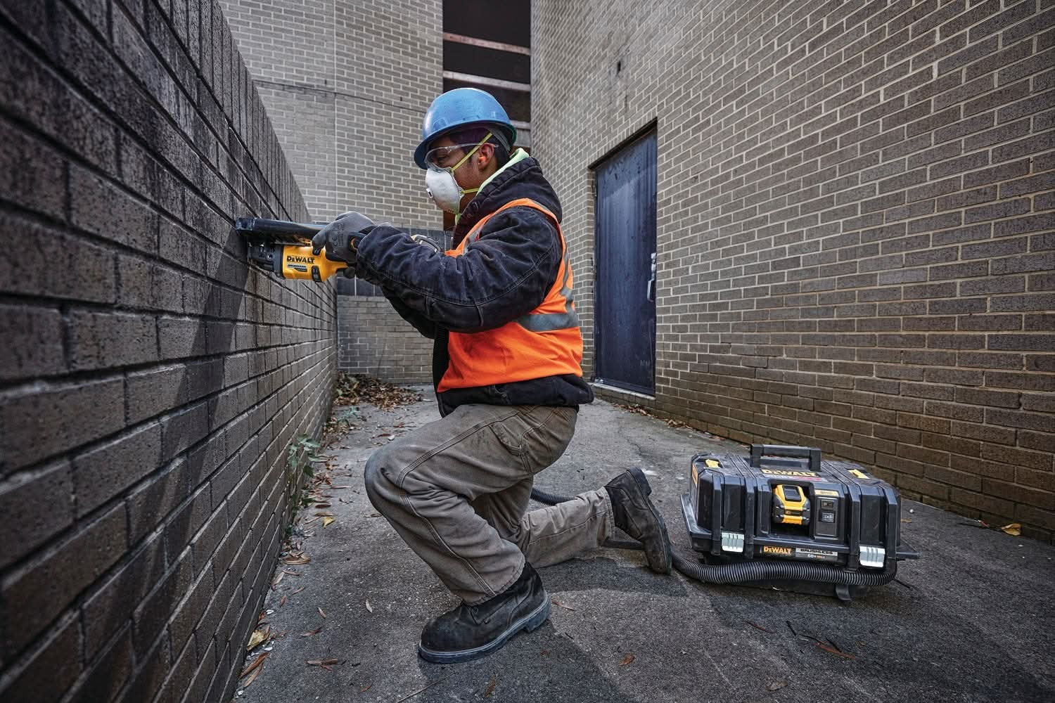 DeWalt DCG418X1 Flexvolt 60V MAX Brushless 4-1/2" - 6" Cordless Grinder With Kickback Brake 9.0Ah Kit