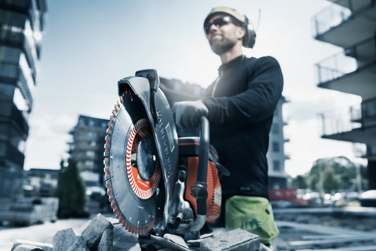 Husqvarna K770 14-in 5-Horsepower Gas Power Cutter Saw