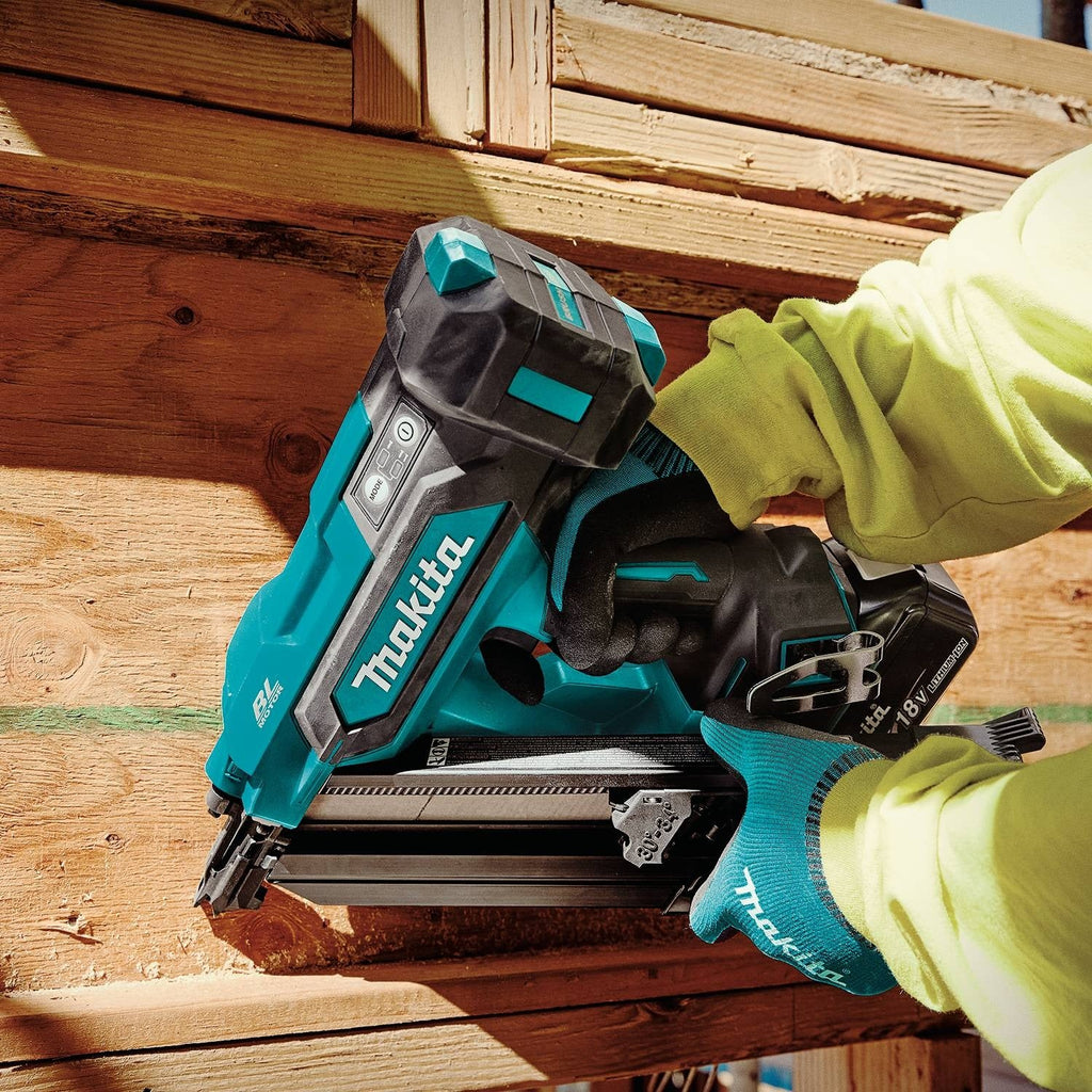 Makita XNB07M1 18V LXT Brushless 30-Degree Clipped Head 3-1/2-in. Framing Nailer 4.0Ah Kit