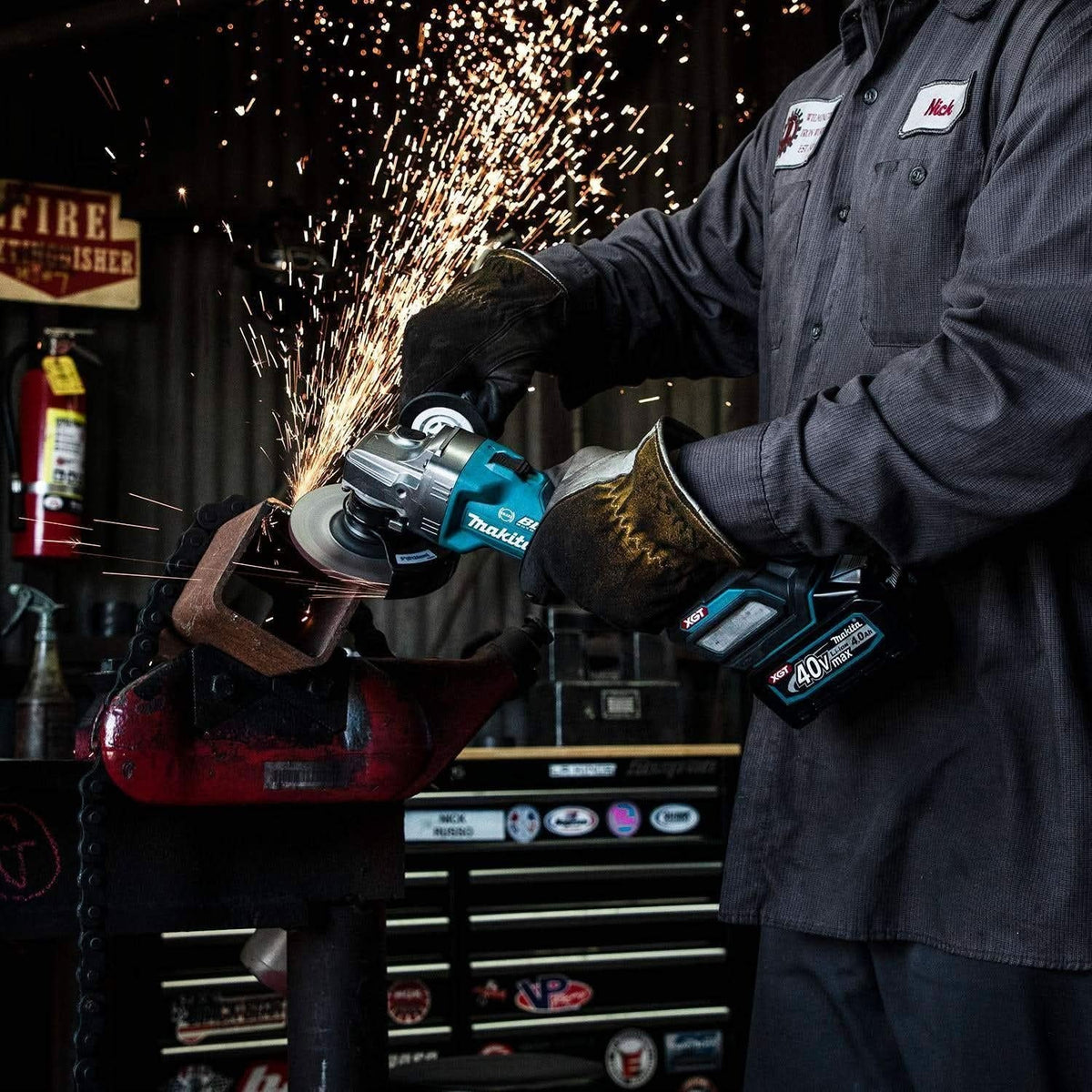 Makita GAG01M1 40V max XGT Brushless Cordless 4-1/2"Â / 5" Angle Grinder Kit, with Electric Brake (4.0Ah)