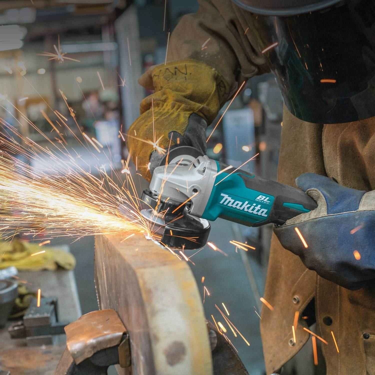 Makita XAG11T 18V LXT Lithium-Ion Brushless Cordless 4-1/2"Â / 5" Paddle Switch Cut-Off/Angle Grinder Kit, with Electric Brake (5.0Ah)