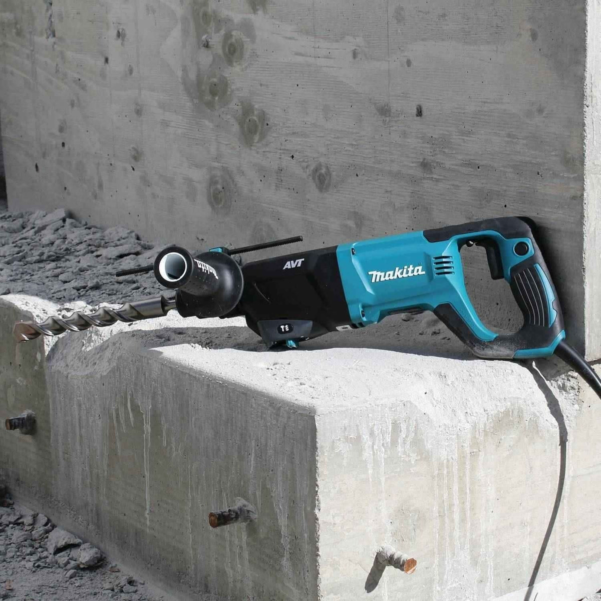 Makita HR2641 Corded 1" SDS-PLUS AVT Rotary Hammer (D-Handle)