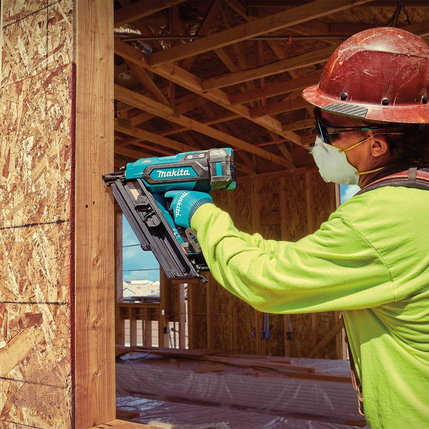 Makita XNB07M1 18V LXT Brushless 30-Degree Clipped Head 3-1/2-in. Framing Nailer 4.0Ah Kit