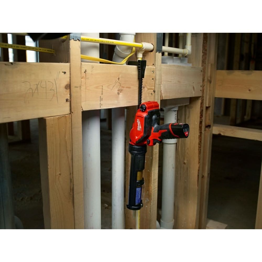 Milwaukee 2441-20 M12 10oz. Caulk and Adhesive Gun w/ XC 4.0Ah Extended Capacity Battery