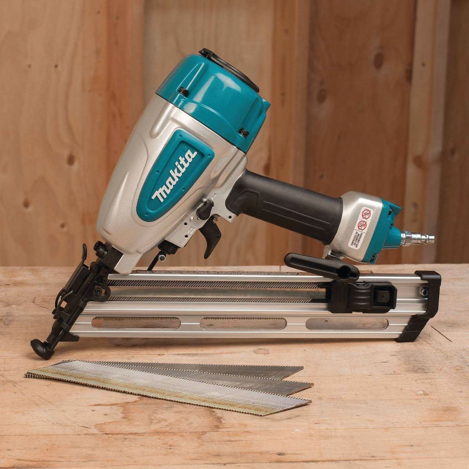 Makita AF635 15 Gauge, 2-1/2" 34-Degree Angled Finish Nailer