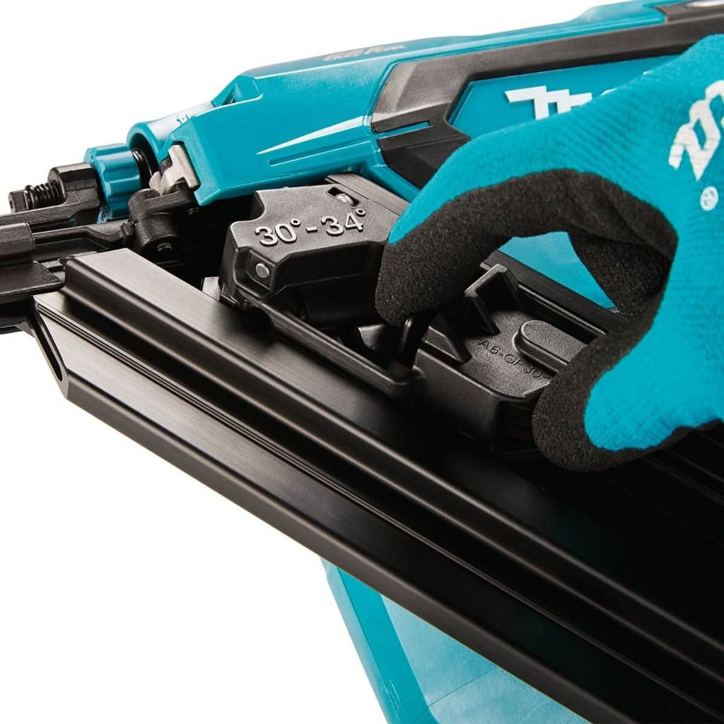 Makita XNB07Z 18V LXT Cordless 30-Degree Clipped Head 3-1/2-in. Framing Nailer w/ (2) 4.0Ah Battery and Charger
