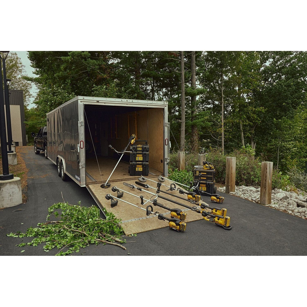 DEWALT DCCS673X1 FlexVOLT 60V MAX Compact 12-in. Top Handle Chainsaw 9.0Ah Kit