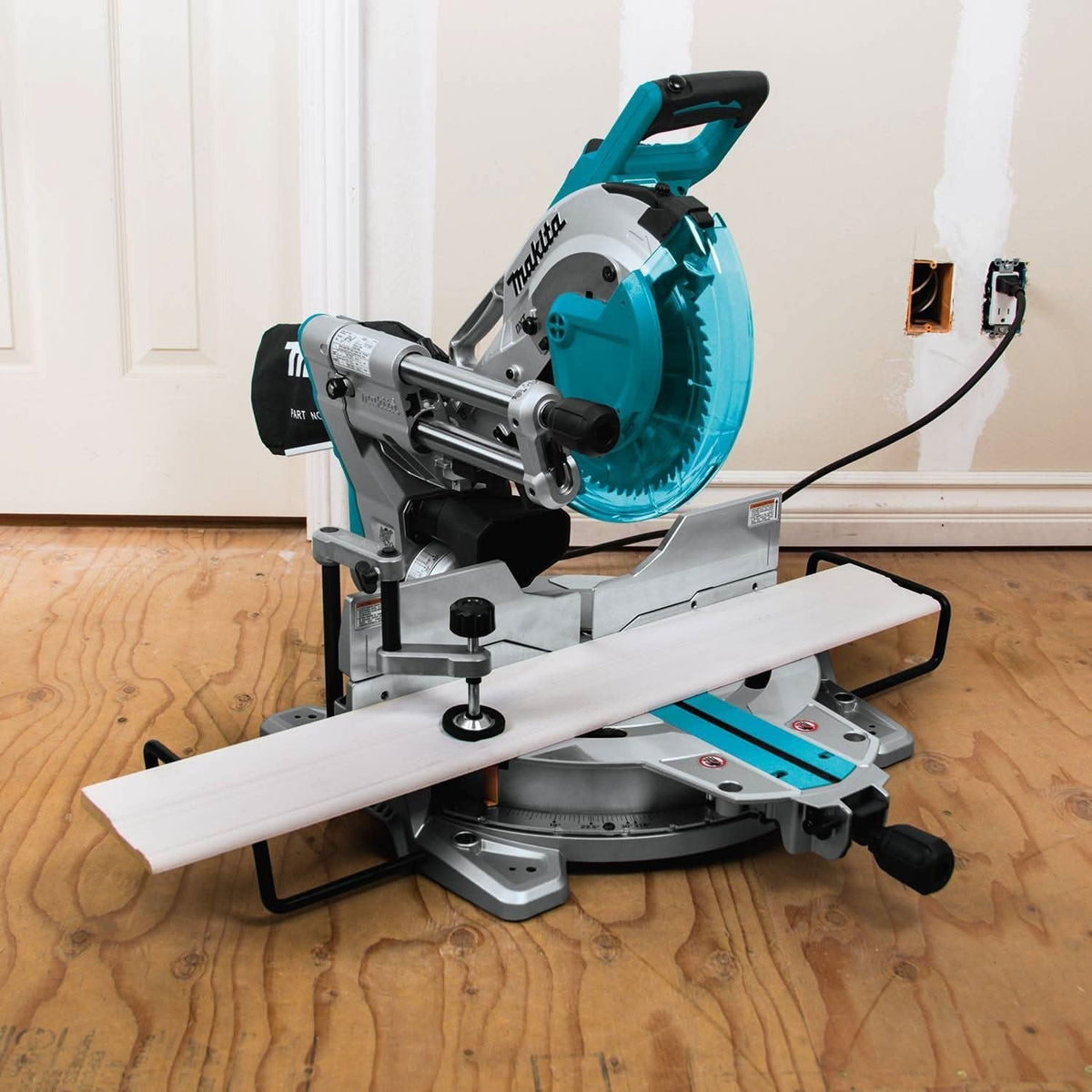 Makita LS1019L Corded 10" Dual-Bevel Sliding Compound Miter Saw with Laser
