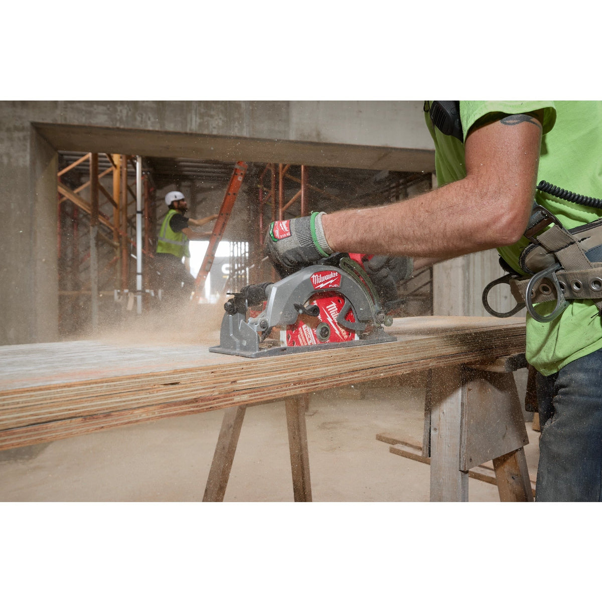 Milwaukee 2931-21HD M18 FUEL 7-1/4-in. ONE-KEY Rear Handle Circular Saw 12.0Ah Kit