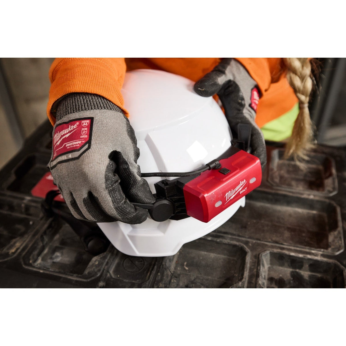 Milwaukee 2018R MILWAUKEE BOLT Rechargeable Low-Profile Headlamp