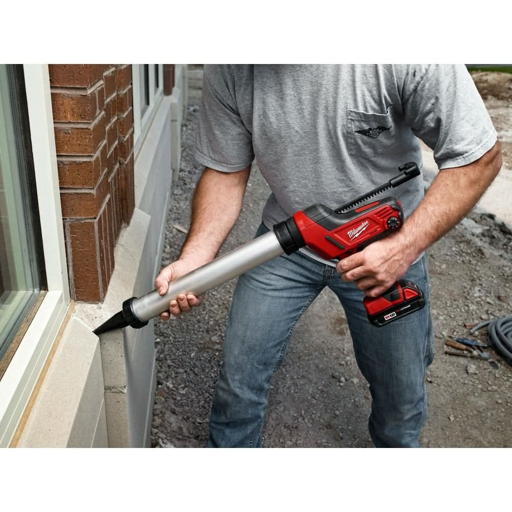 Milwaukee 2642-21CT M18 Cordless 20-oz Aluminum Barrel Caulk and Adhesive Gun Kit