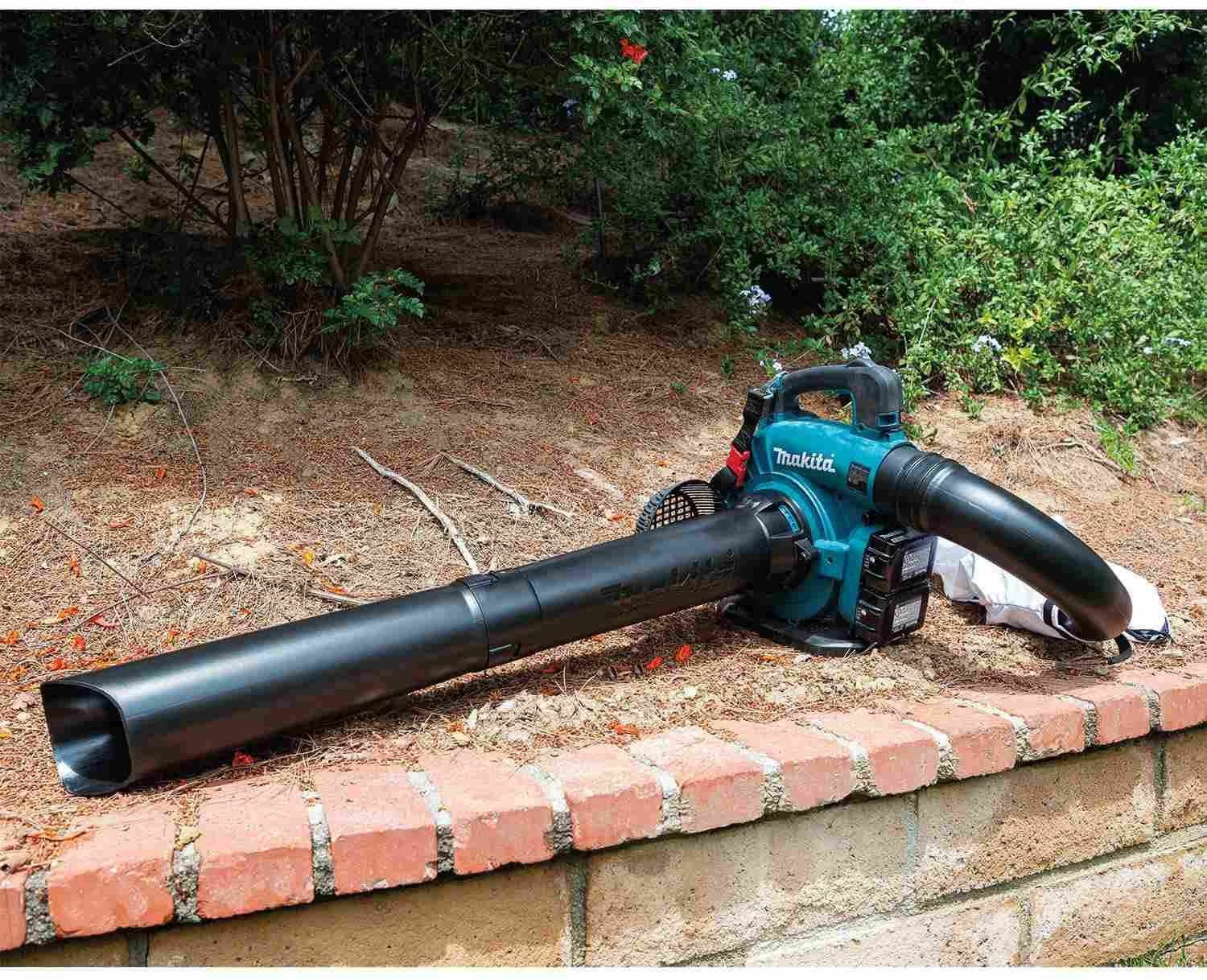 Makita XBU04PTV 36V (18V X2) LXT Brushless Blower Kit with Vacuum Attachment Kit (5.0Ah)