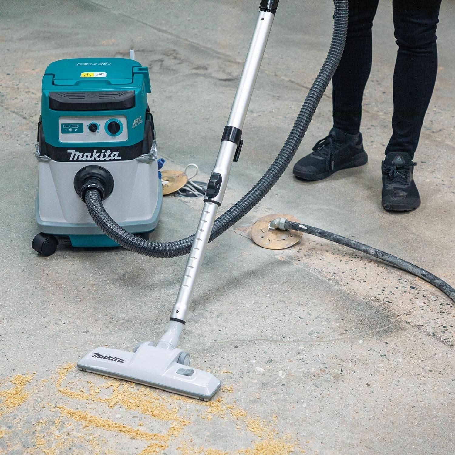 Makita XCV23Z 36V (18V X2) LXT Brushless 4 Gallon Wet/Dry Dust Extractor/Vacuum, Tool Only