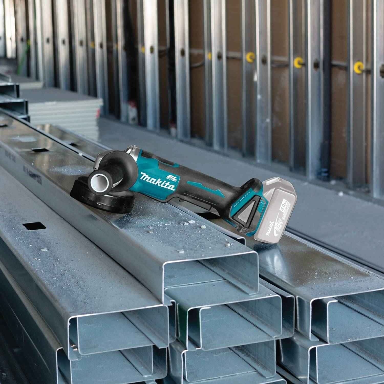 Makita XAG11Z 18V LXT Lithium-Ion Brushless Cordless 4-1/2" / 5" Paddle Switch Cut-Off/Angle Grinder, with Electric Brake, Tool Only