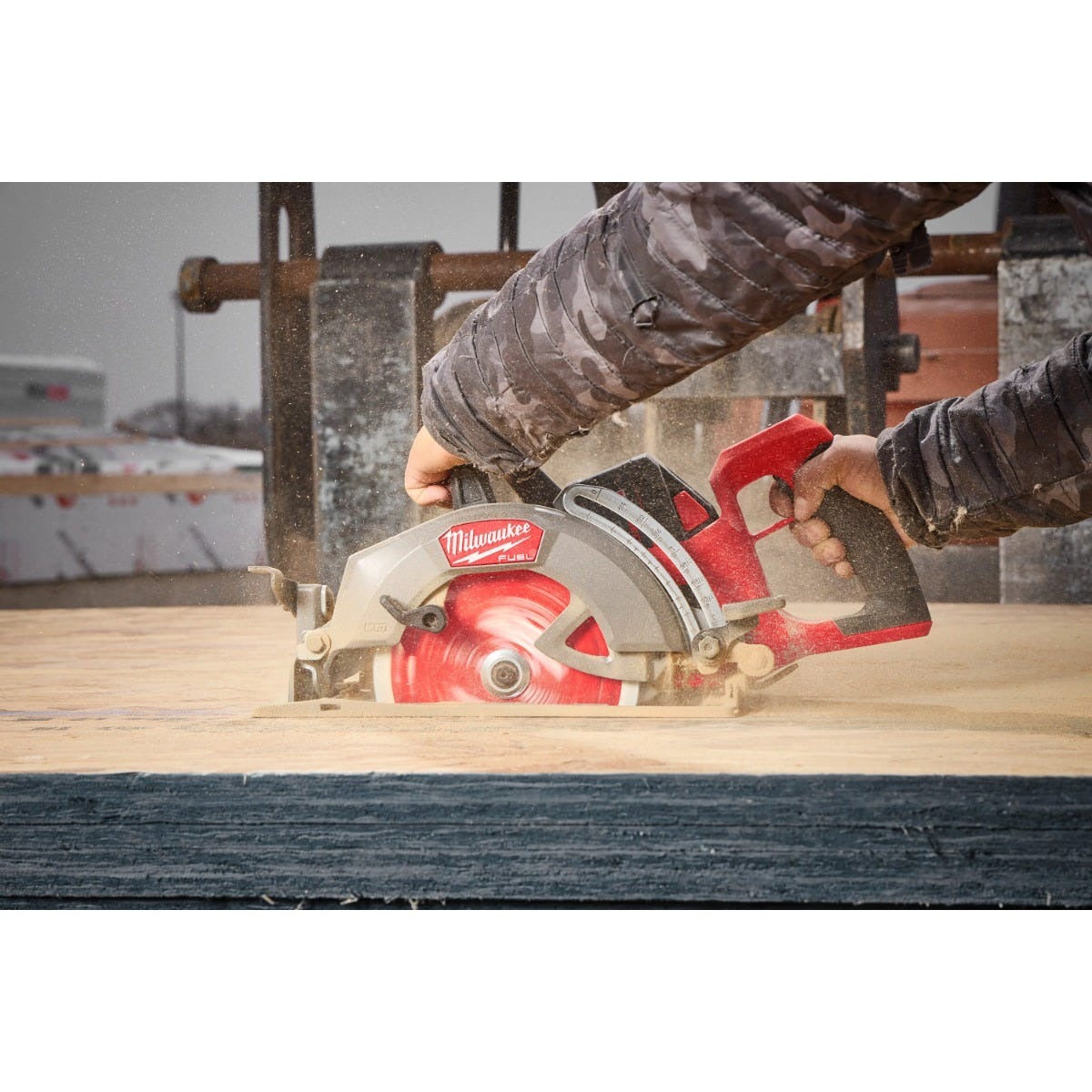 Milwaukee 2930-20 M18 FUEL 7-1/4-in. Rear Handle Circular Saw + M18 REDLITHIUM HIGH OUTPUT XC 6.0Ah Battery 2-Pack