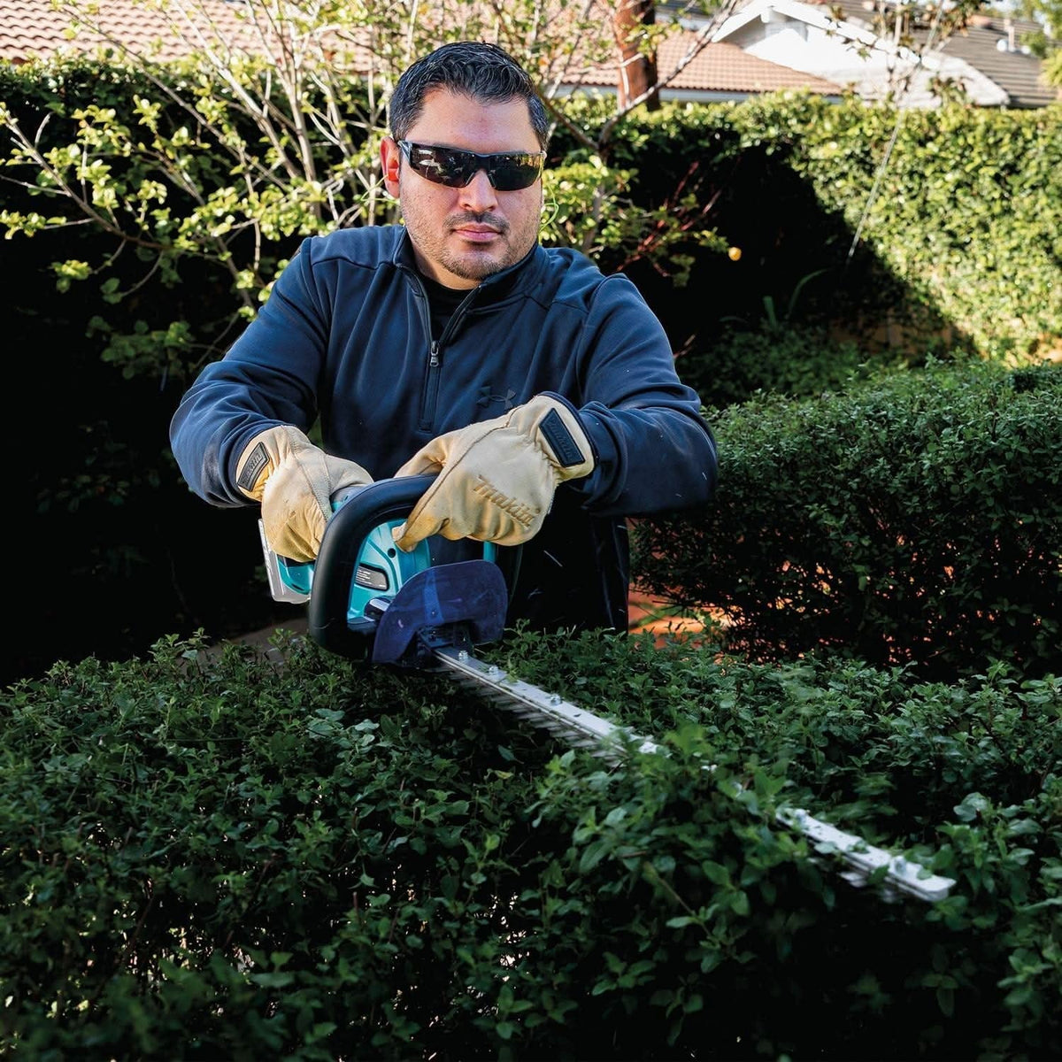 Makita XHU10Z 18V LXT Lithium-Ion Cordless 24" Hedge Trimmer w/ (2) 4.0Ah Battery Starter Kit
