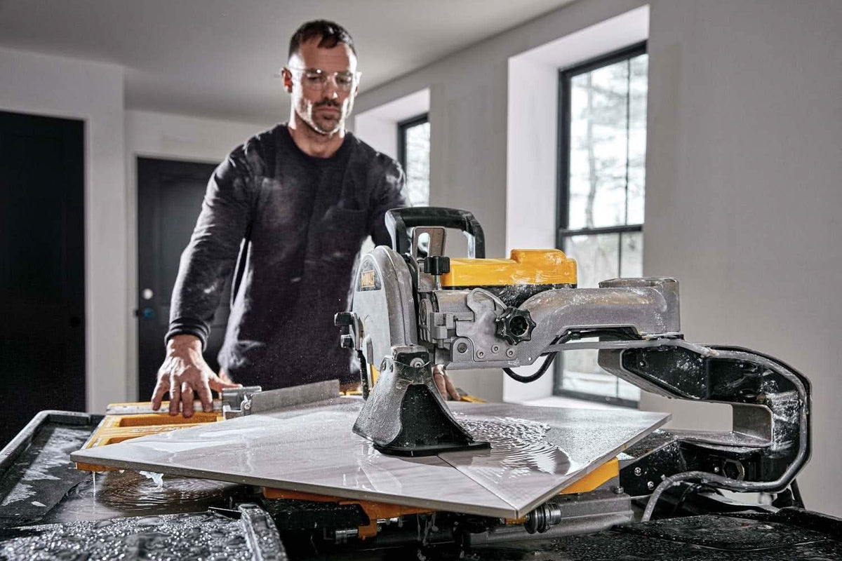 DeWalt D36000S Corded High Capacity 10-Inch Wet Tile Saw and Stand Combo