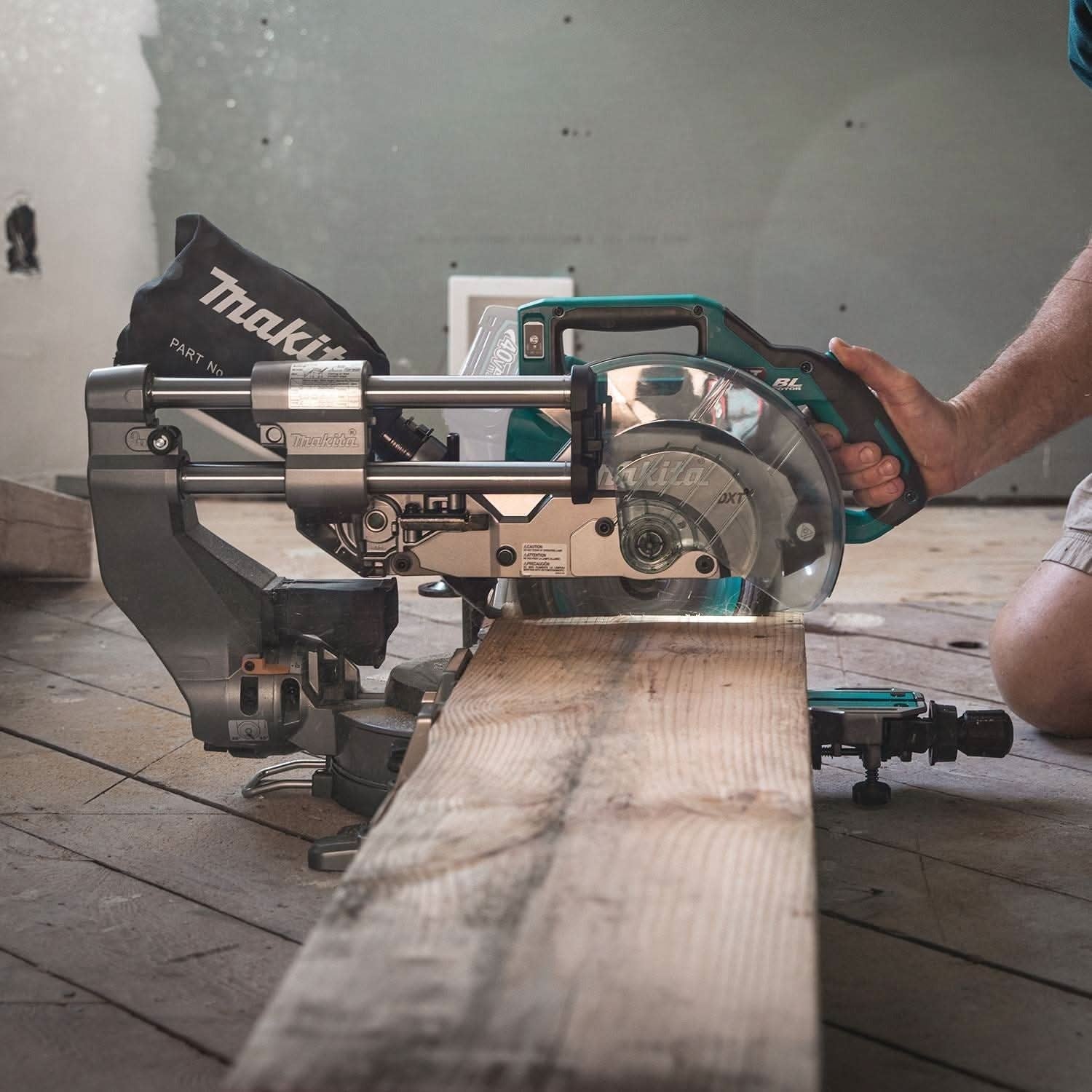 Makita GSL02Z 40V max XGT Brushless Cordless 8-1/2" Dual-Bevel Sliding Compound Miter Saw, AWS Capable, Tool Only
