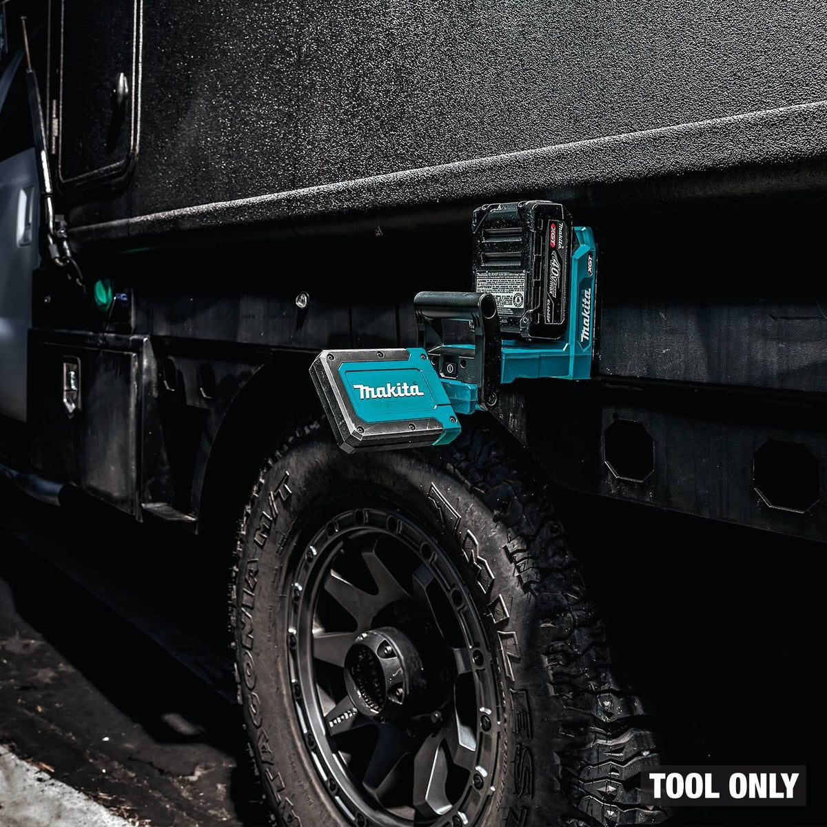 Makita ML013G 40V max XGT LED Magnetic 1200-Lumen Work Light, Light Only