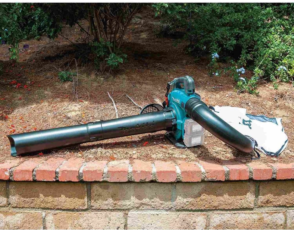 Makita XBU04ZV 36V (18V X2) LXT Brushless Blower with Vacuum Attachment Kit, Tool Only