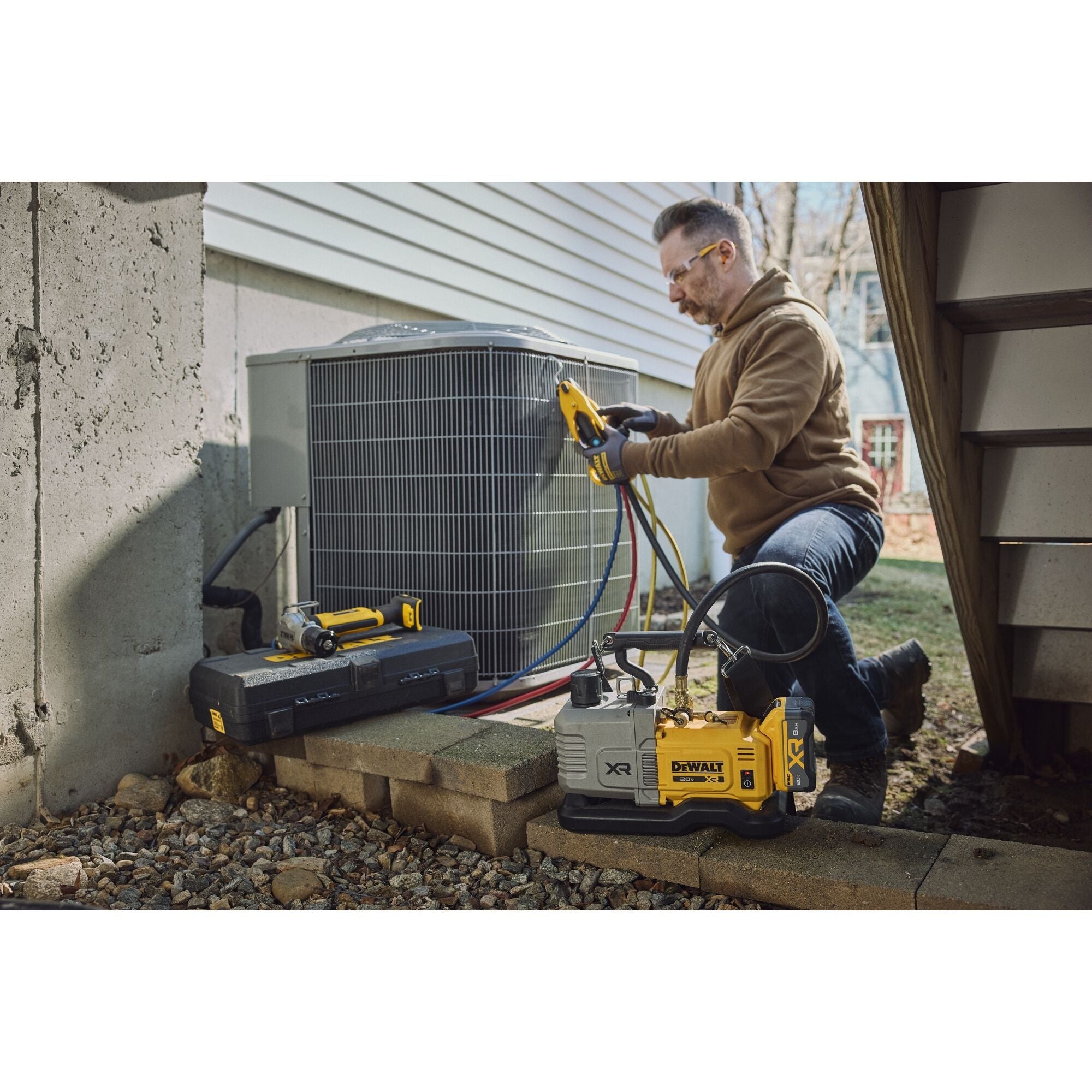 DEWALT 20V MAX XR 5-CFM Cordless Vacuum Pump 8.0Ah Kit (DCE510WW1)
