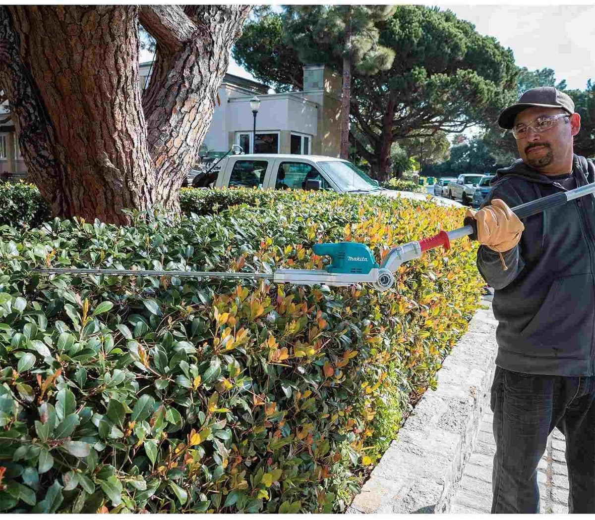 Makita XNU01Z 18V LXT Lithium-Ion Brushless Cordless 20" Articulating Pole Hedge Trimmer, Tool Only