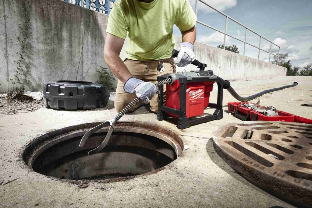 Milwaukee 2818B-21 M18 FUEL Sectional Machine 5/8-Inch 12.0Ah Kit