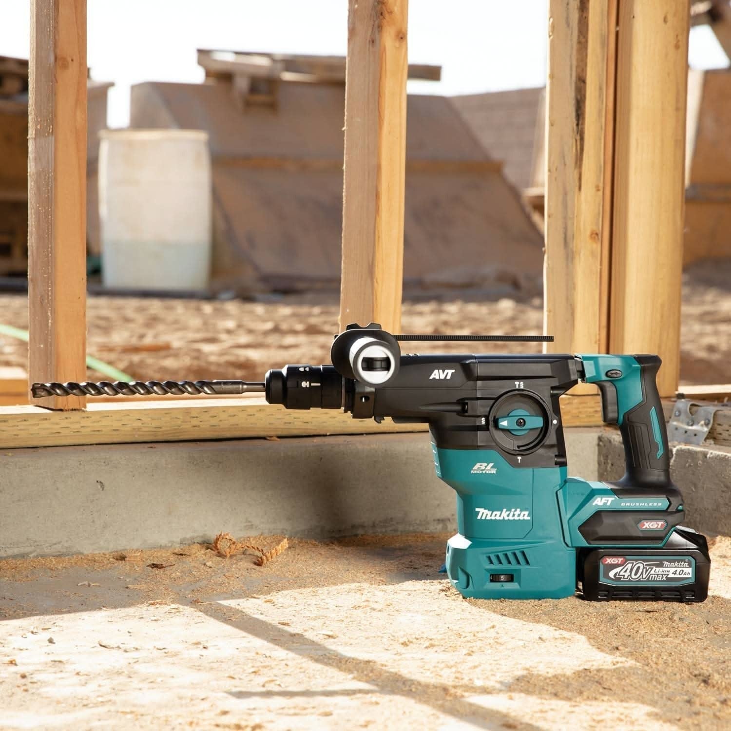 Makita GRH09M1 40V max XGT Brushless Cordless 1-3/16" SDS-PLUS AVT Rotary Hammer Kit, with Interchangeable Chuck, AWS Capable (4.0Ah)