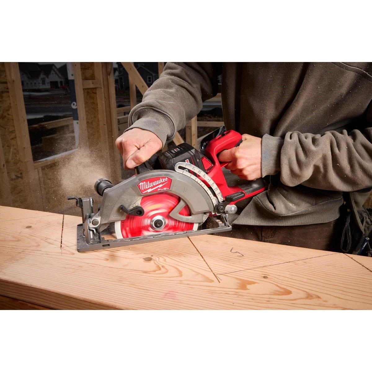 Milwaukee 2930-20 M18 FUEL 7-1/4-in. Rear Handle Circular Saw + M18 REDLITHIUM HIGH OUTPUT XC 6.0Ah Battery 2-Pack
