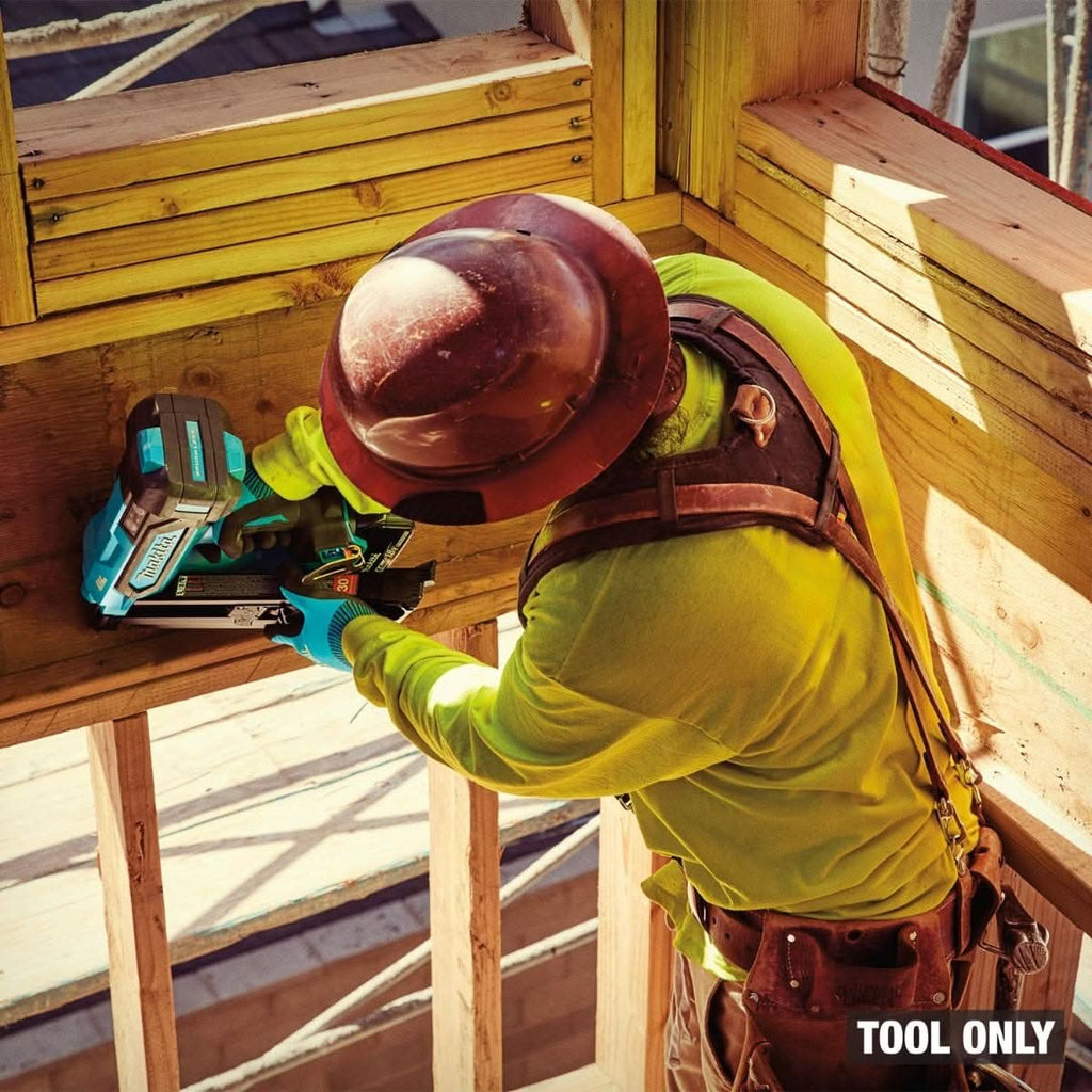 Makita XNB07Z 18V LXT Cordless 30-Degree Clipped Head 3-1/2-in. Framing Nailer w/ (2) 4.0Ah Battery and Charger