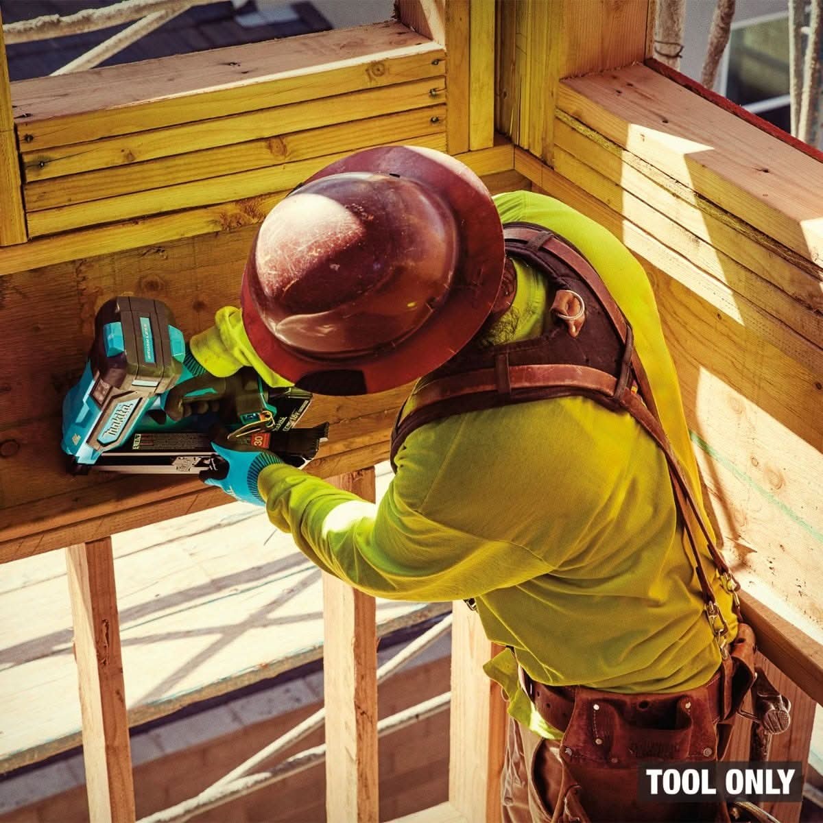 Makita XNB07Z 18V LXT Cordless 30-Degree Clipped Head 3-1/2-in. Framing Nailer w/ (2) 4.0Ah Battery and Charger