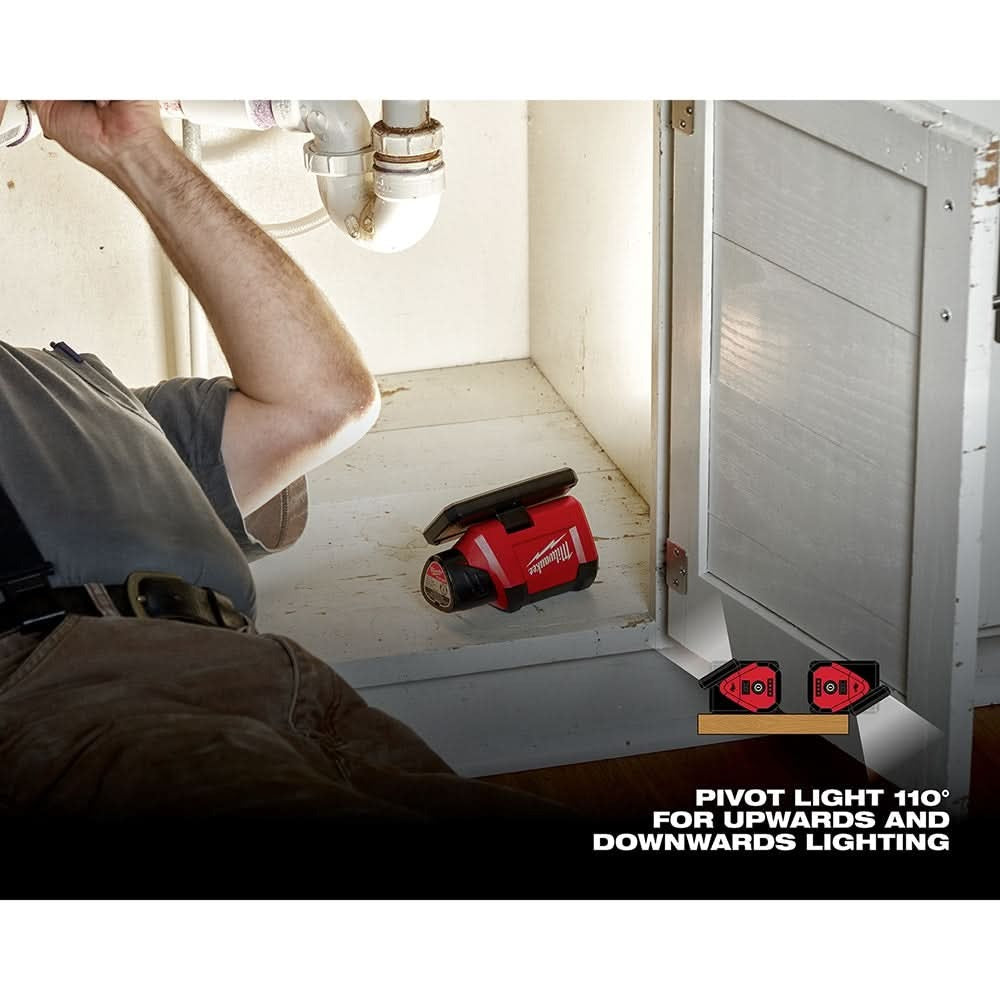 Milwaukee 2367-20 M12 ROVER 700-Lumen Flood Light with USB Charging (PROMO) w/ (1) M12 REDLITHIUM HIGH OUTPUT XC5.0 Battery Pack