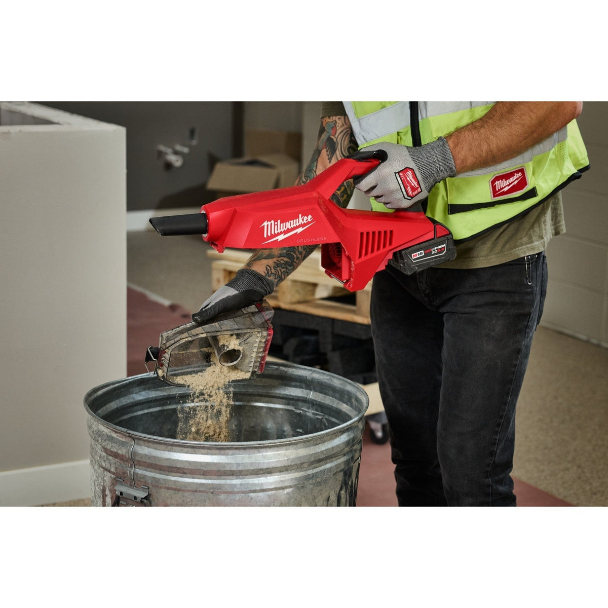 Milwaukee 0892-20 M18 Brushless Handheld Vacuum 5.0Ah Kit