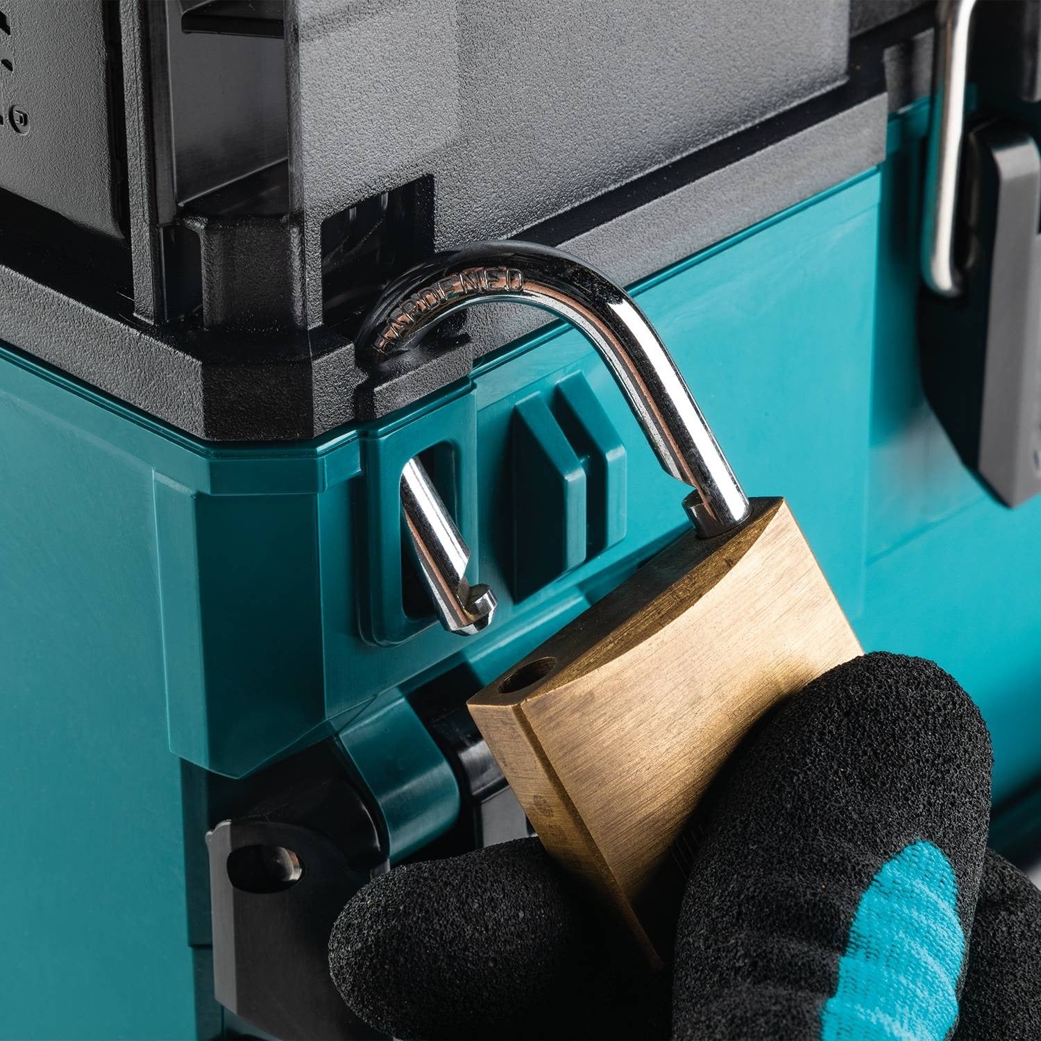 Makita BCC01 40V max XGT and 18V LXT 8-Port Charging Case