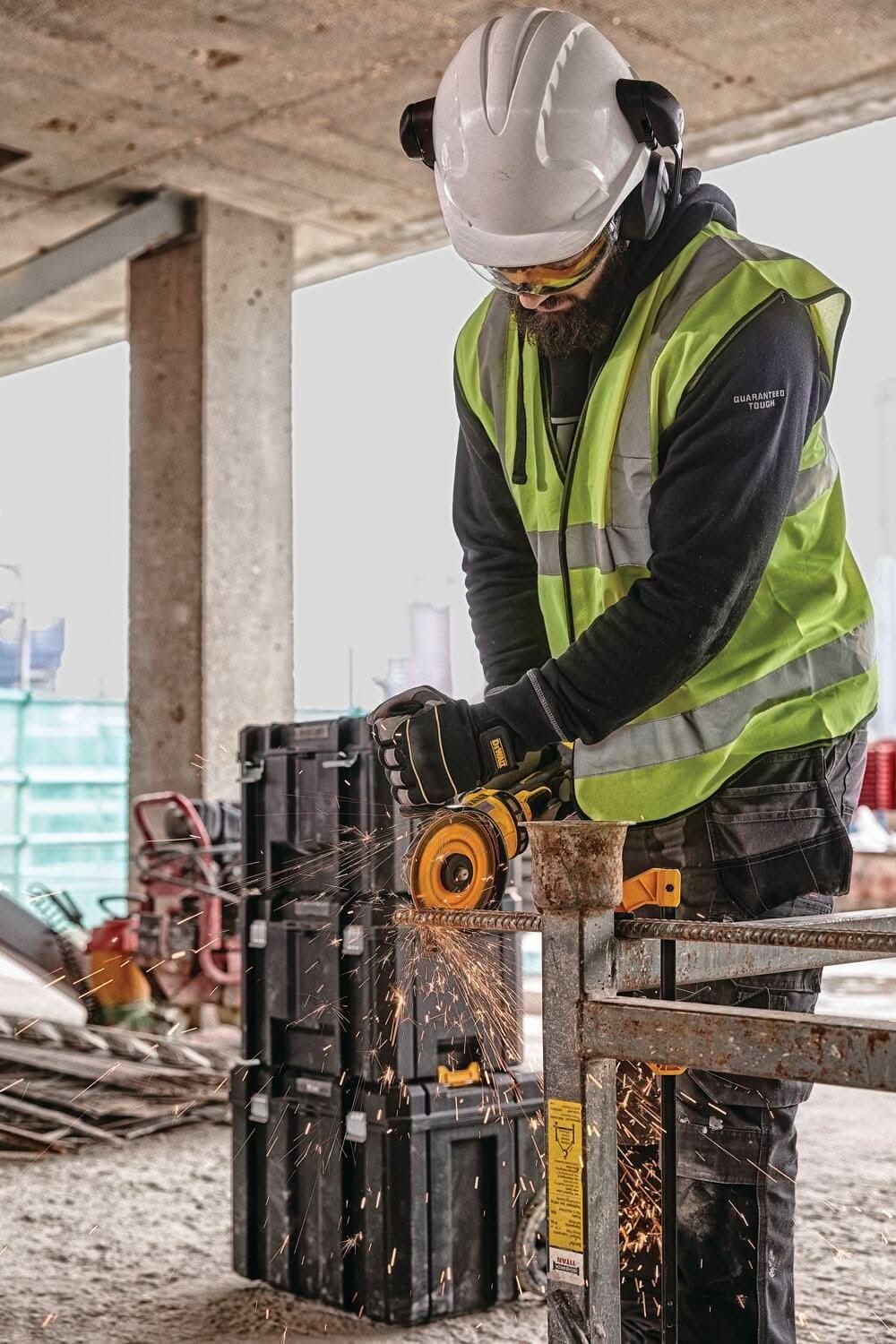 DeWalt DCG418X2 FLEXVOLT 60V MAX Brushless 4-1/2 in. - 6 in. Cordless Grinder 9.0Ah Kit