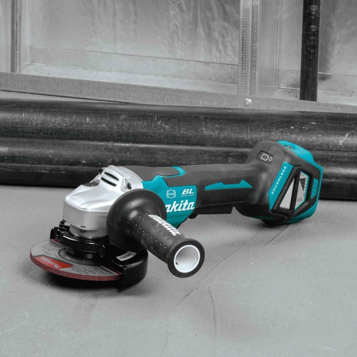 Makita XAG20Z 18V LXT Lithium-Ion Brushless Cordless 4-1/2"Â / 5" Paddle Switch Cut-Off/Angle Grinder, with Electric Brake, Tool Only
