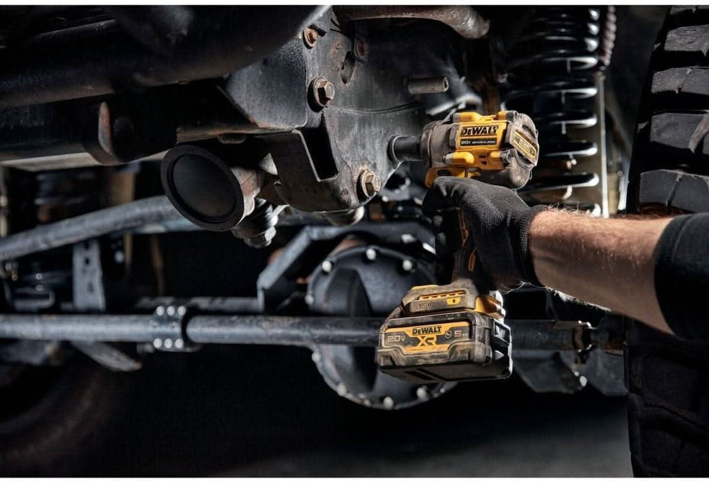 DeWALT DCF921B ATOMIC 20V MAX* 1/2 -in. Cordless Impact Wrench with Hog Ring Anvil, Tool Only