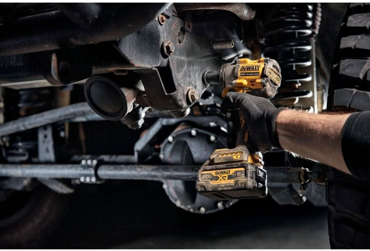DeWALT DCF921B ATOMIC 20V MAX* 1/2 -in. Cordless Impact Wrench with Hog Ring Anvil, Tool Only