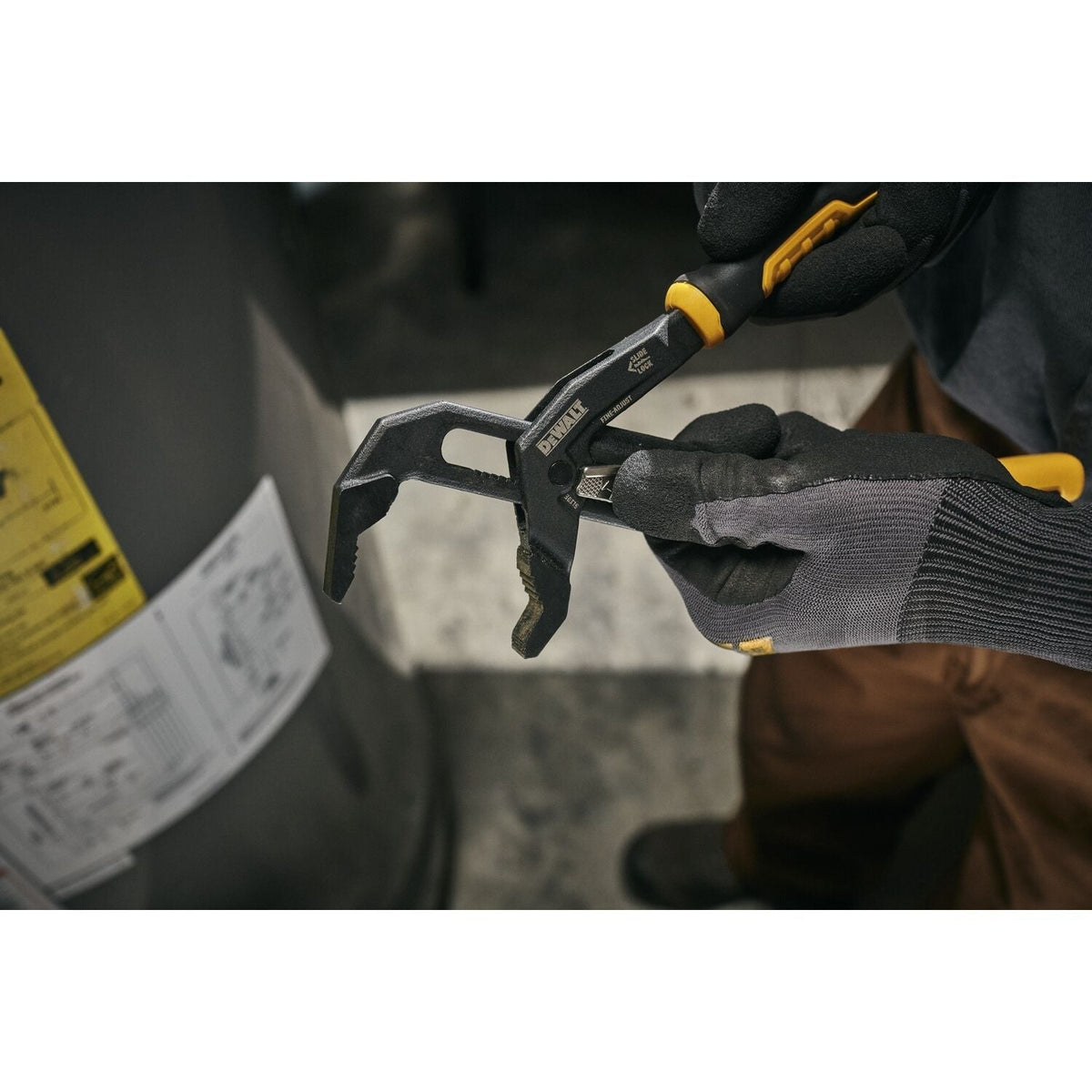 DeWALT DWHT82820 8-in. Slidelock V-Jaw Pliers